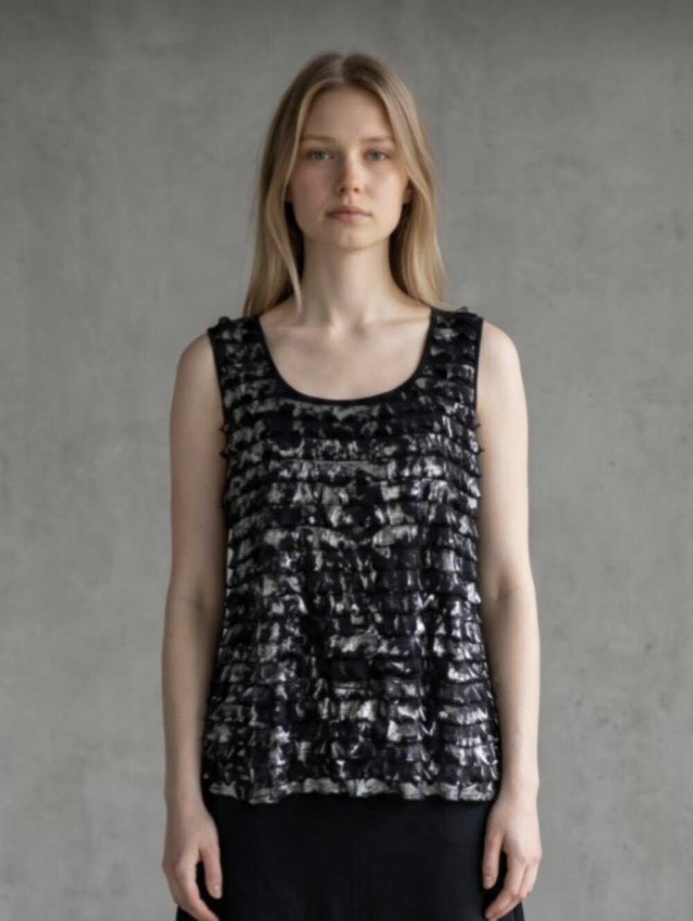 PERCEPTIONS! BLACK & SILVER METALLIC BRUSHED RUFFLES, TOP, TANK, SHIRT! SZ 18